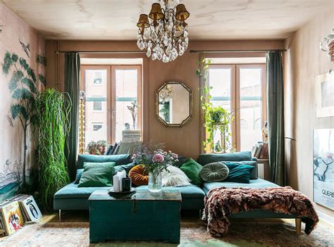 Mixing Old and New: Creating a Timeless Look with Vintage Sofas