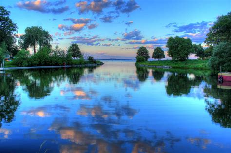 Oasis of Calm: Discover Serene Lakes and Reflections