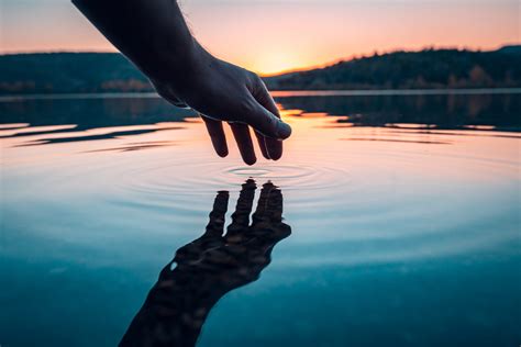 Personal Reflections: Exploring the Significance of White Stones in Dreams as a Reflection of Your Inner Journey