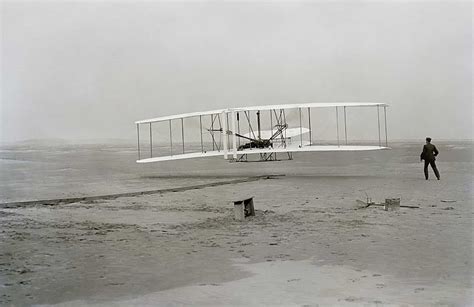 Pioneers of Human Flight: From Leonardo da Vinci to the Wright Brothers