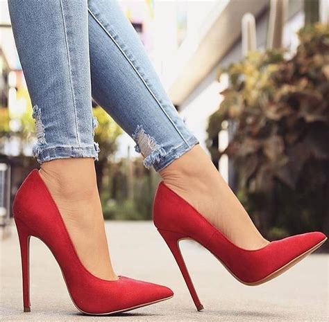 Practical Advice for Selecting and Wearing Stylish Stilettos