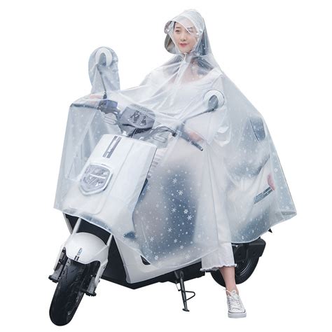 Practical Features: Key Elements to Consider when Choosing a Raincoat