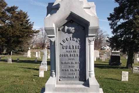 Preserving Memories: Personalizing Tombstones with Technology