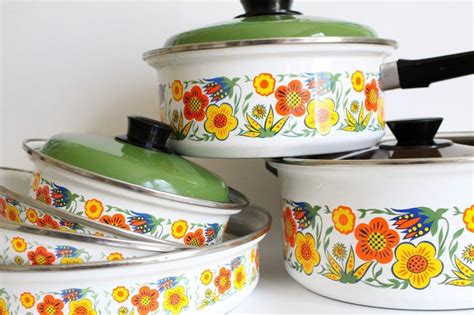 Rediscovering the Beauty of Enamelware: Vintage Cookware with a Splash of Color