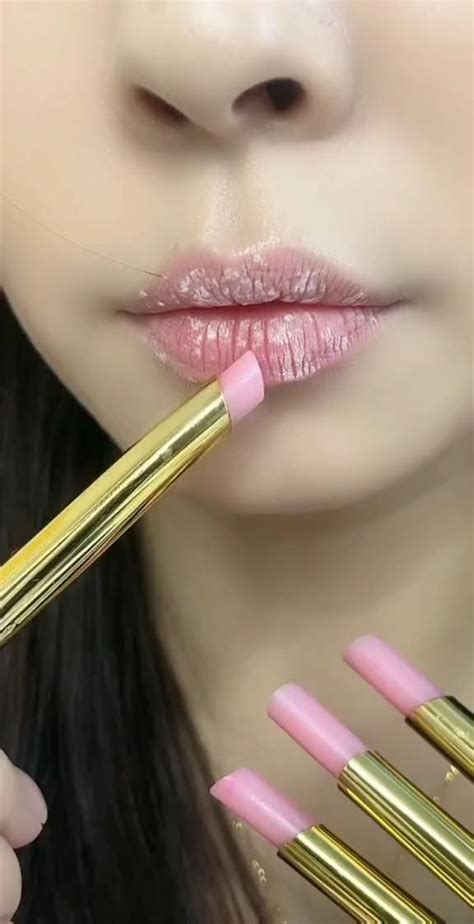 Rescuing a Smudged Lipstick: Achieving a Flawless Pout