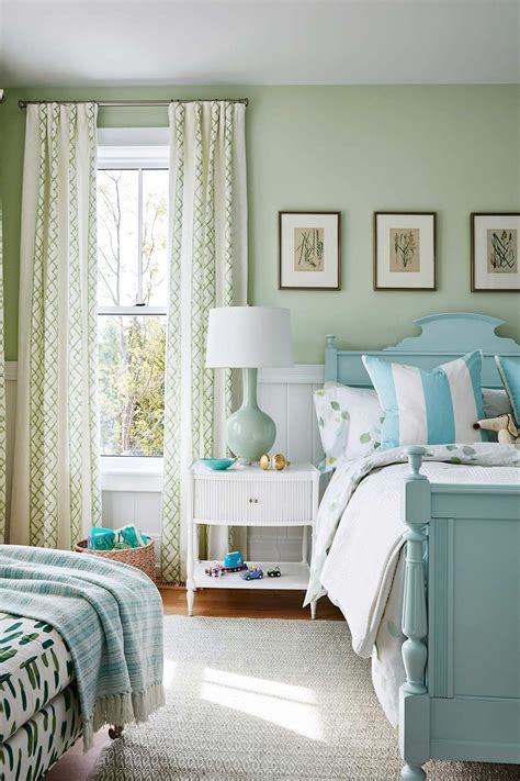 Revamp Your Bedroom with Refreshing Mint Green Accents