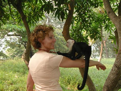 Revealing the Hidden Struggle through a Wild Primate Encounter