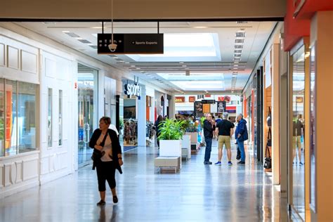 Revitalizing Shopping Centers: Nurturing Artistic and Entertaining Spaces