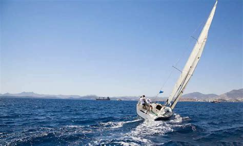 Sailing vs. Cruising: Why a Small Boat Offers a Unique Experience