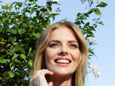 Samara Weaving's Personal Style and Fashion Choices