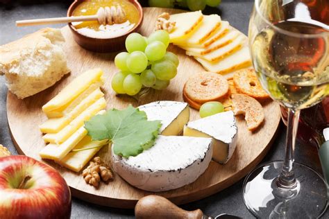 Savoring the Elegance of White Wine and Cheese Pairings