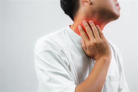 Seeking Expert Assistance: When to Consult a Medical Professional for Neck Discomfort