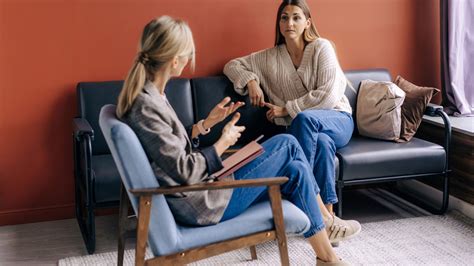 Seeking Professional Assistance: When and How to Engage a Therapist for Job-Related Stress