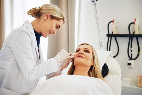 Seeking Professional Assistance: When to Consult a Dermatologist