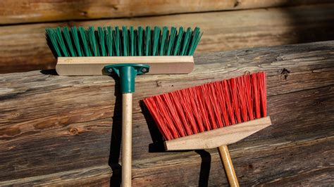 Selecting the Perfect Straw Broom for Your Cleaning Needs