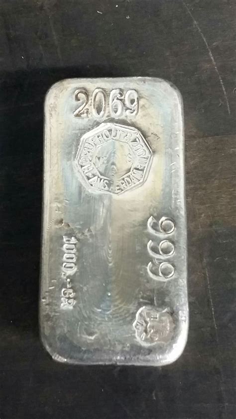 Silver Bar in Dreams: An Indication of Abundance and Prosperity