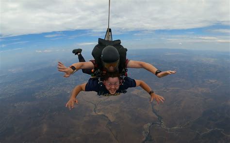 Skydiving as a Lifestyle: Joining the Skydiving Community