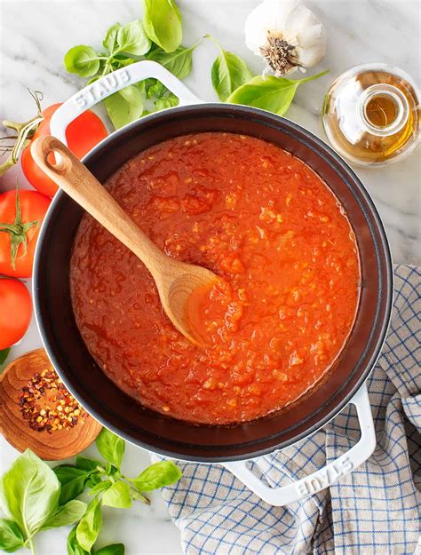 Slow and Steady: Simmering Tomato Sauce for Enhanced Flavor