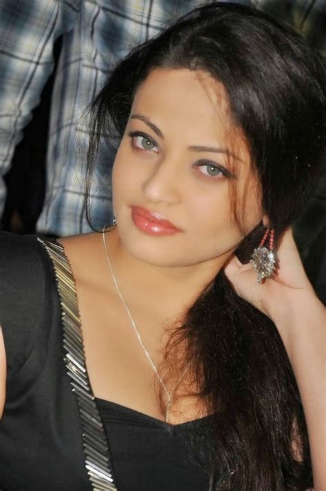 Sneha Ullal: An Insight into the Life and Career of a Promising Actress