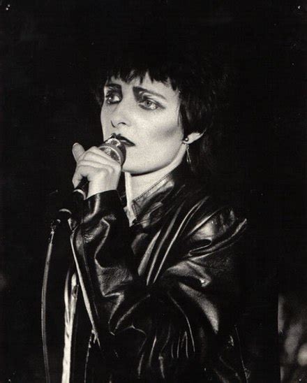 Solo Career and Collaborations: Siouxsie Sioux's Evolution as an Artist