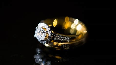 Sparkling and Unique: Choosing the Right Gemstone for Your Wedding Ring