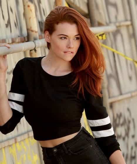 Statuesque Presence: Discovering the Impact of Sabrina Lynn's Impressive Stature