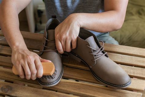 Step-by-Step Guide: How to Clean and Polish Your Footwear