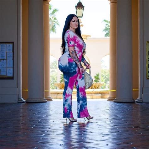 Tall and Proud: Unveiling Elke The Stallion's Impressive Stature