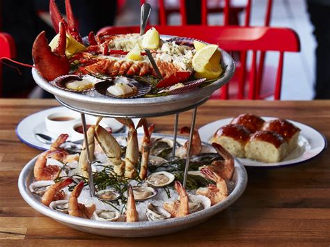 Tasting the Flavors of the Sea: Indulge in Exquisite Seafood and Refreshing Libations