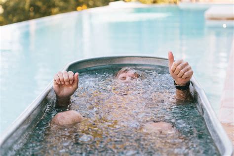 The Advantages of Indulging in a Refreshing Cool Water Bath