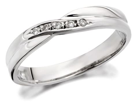 The Advantages of Opting for White Gold when Selecting a Band