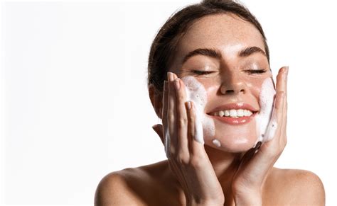 The Advantages of Using Ivory Cleansers for Skincare