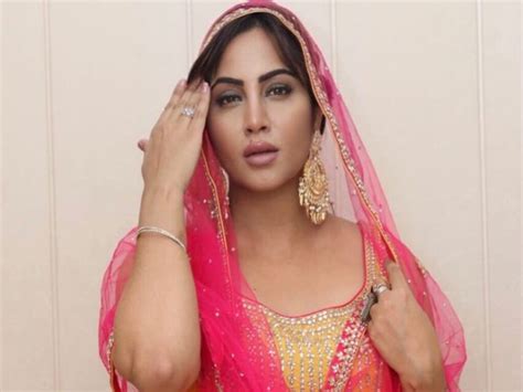 The Allure and Impact of Arshi Khan: Why She Engages and Fascinates Audiences