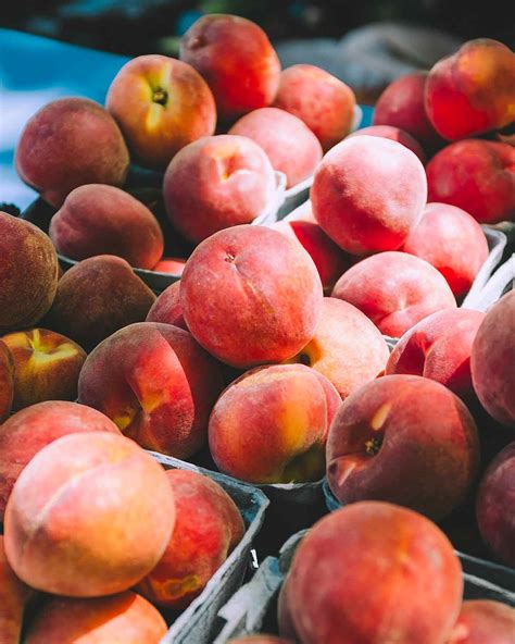 The Art of Choosing the Perfectly Ripe Peach