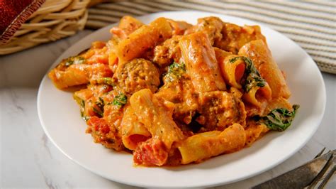 The Art of Crafting the Perfect Tomato Pasta Topping