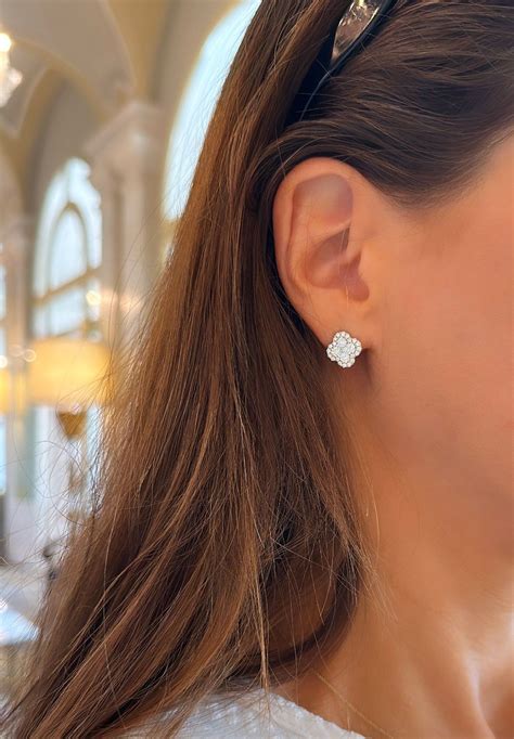 The Art of Earrings: How Craftsmanship Enhances their Beauty