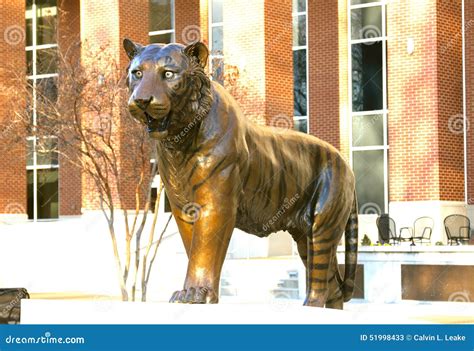 The Beauty and Elegance: Admiring the Aesthetic of the Majestic Tiger Statue