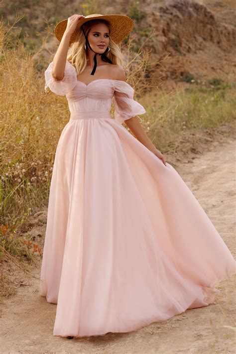 The Benefits of Choosing a Blush Bridal Gown