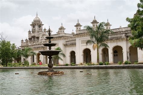 The Captivating History of Life in Majestic Palaces