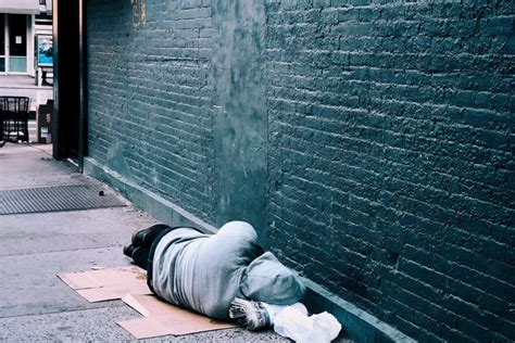 The Connection Between Dreams of Homelessness and Fear of Abandonment