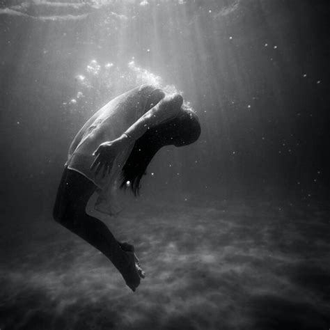 The Connection Between Sinking Dreams and Personal Development: Insights from the Abyss