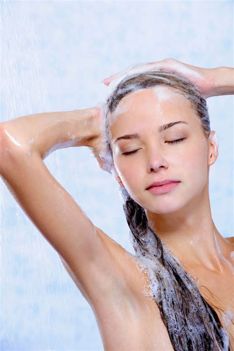 The Dos and Don'ts of Cleansing Your Tresses