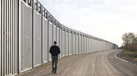 The Dynamics of Wire Fences: Authority, Domination, and Border Safety