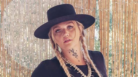 The Early Years: Exploring Elle King's Background