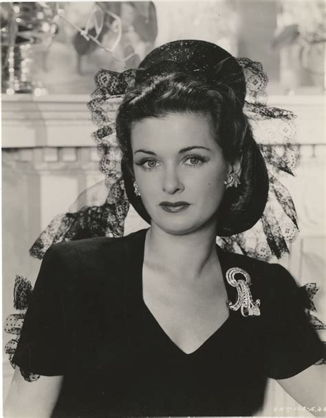 The Early Years: Joan Bennett's Beginnings in Acting