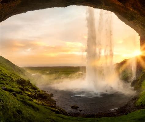 The Enchanting Power of Waterfalls: Unleashing Your Wanderlust