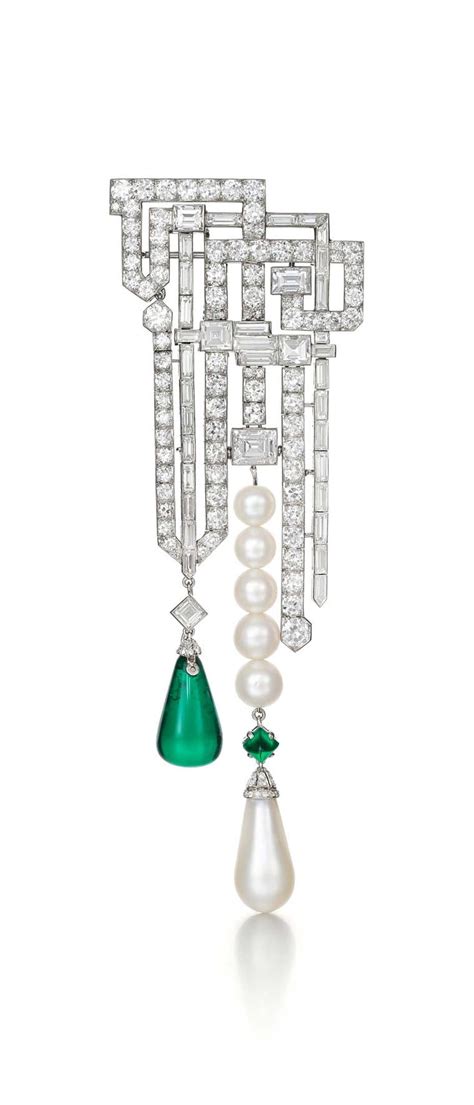 The Enchantment of Pearls: A Timeless Masterpiece Exhibiting Grace and Refinement