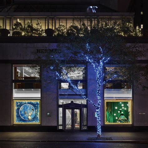 The Enchantment of Window Gazing: Unveiling the Pleasures of Imagined Retail Experiences