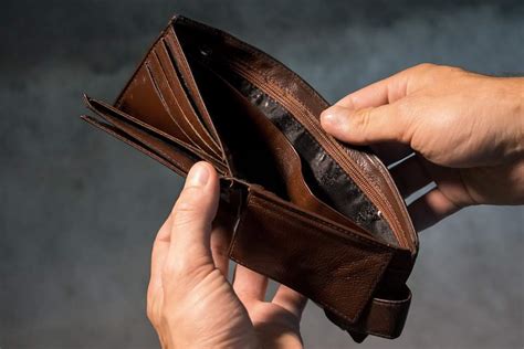 The Financial Perspective of Dreaming About a Wallet