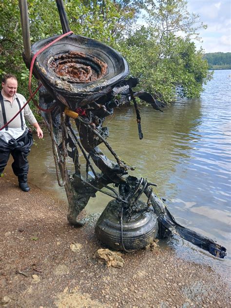 The Impact of Personal Experiences on Dreaming about a Submerged Vehicle